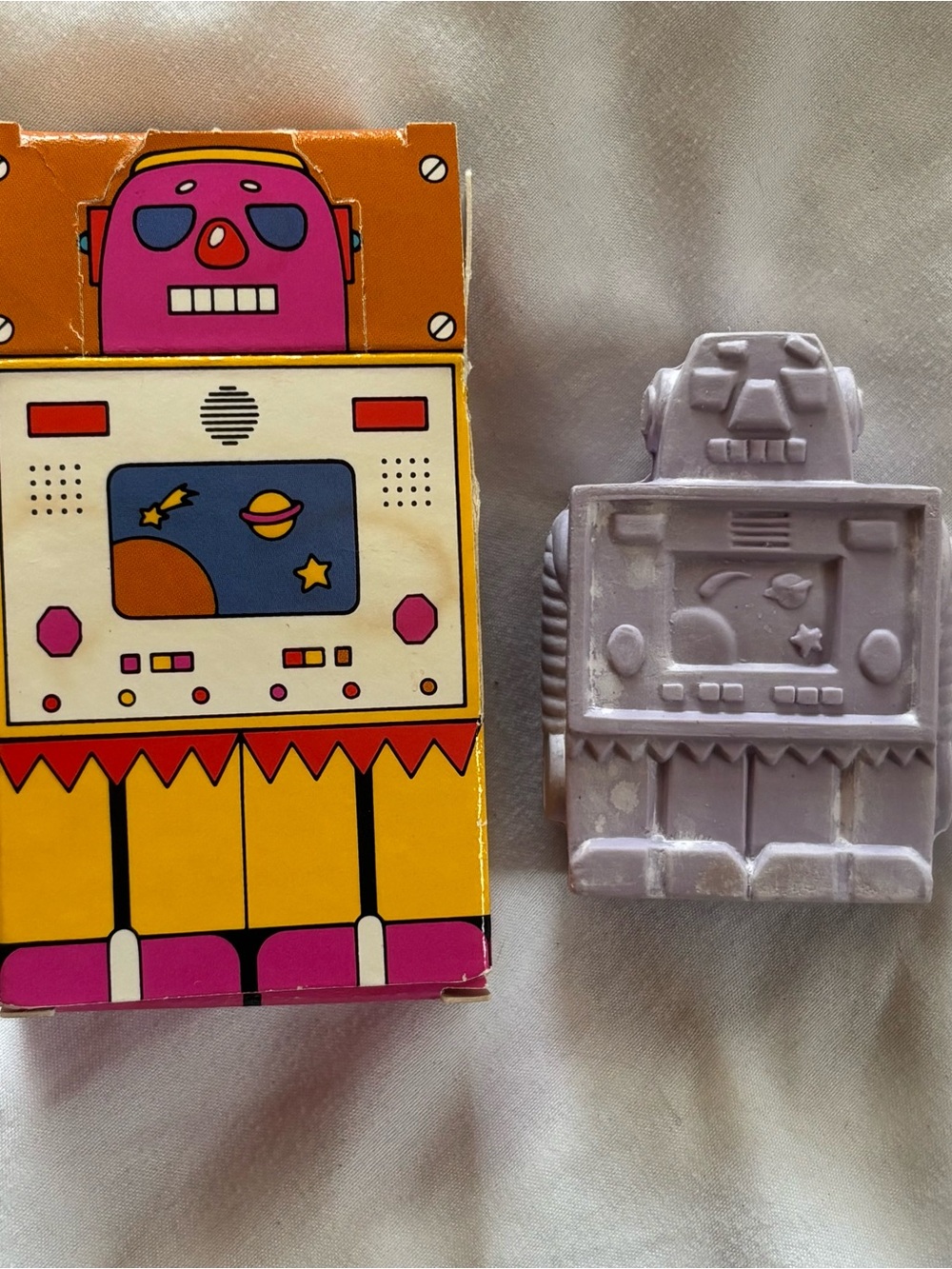 Vintage Avon UR2B Clean Retro Robot Novelty Soap